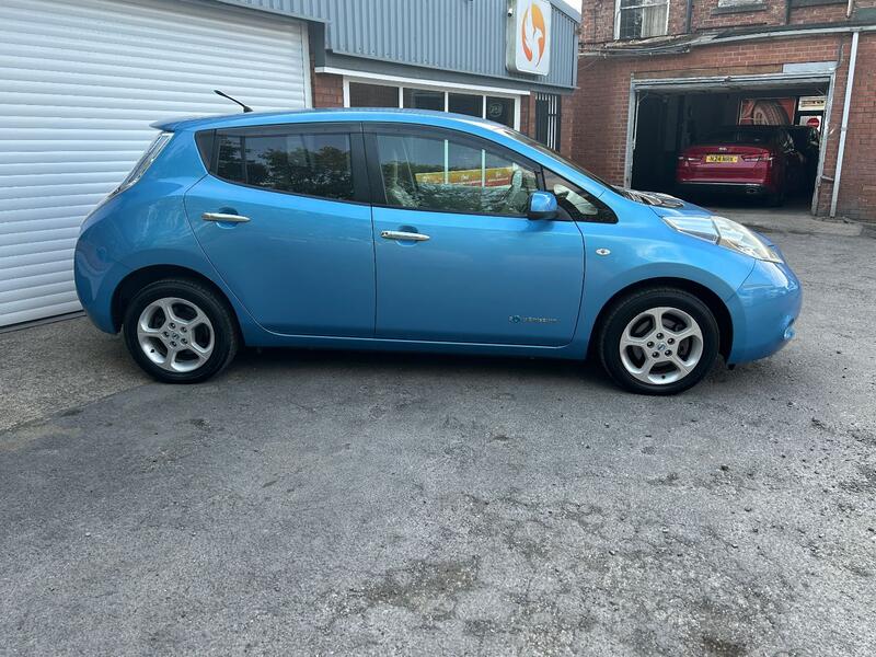 NISSAN LEAF