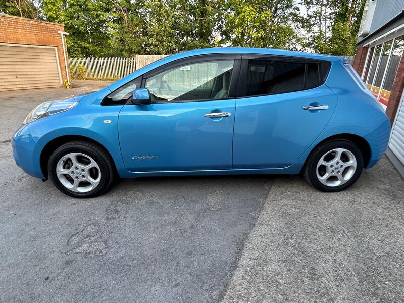 NISSAN LEAF