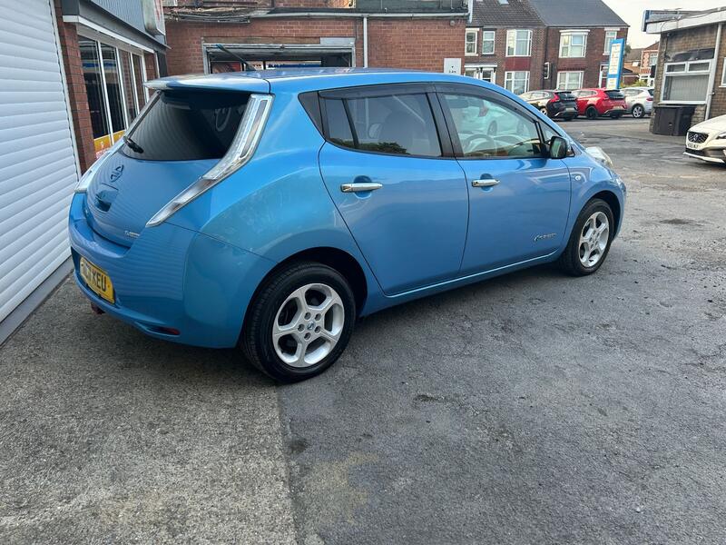 NISSAN LEAF