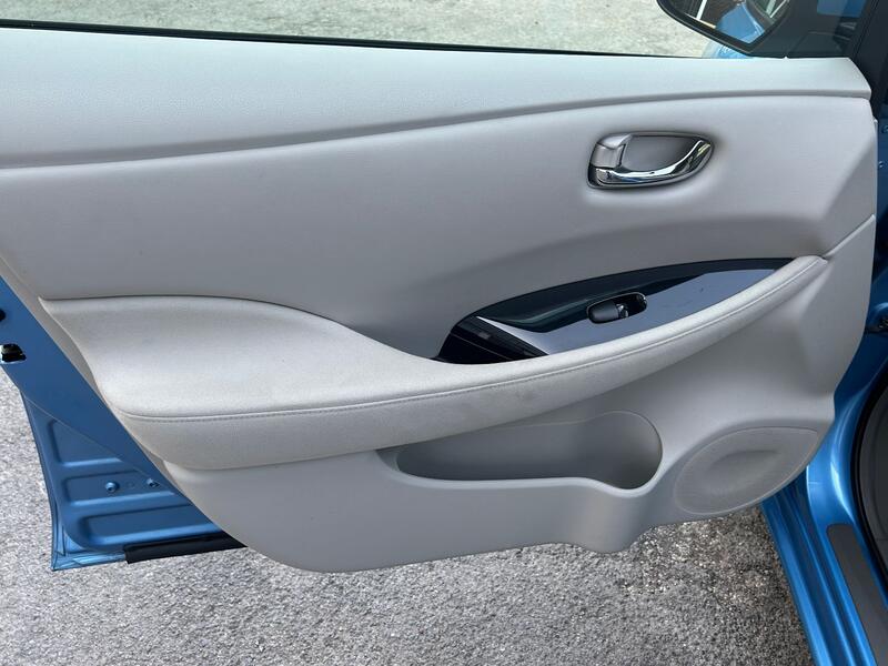 NISSAN LEAF