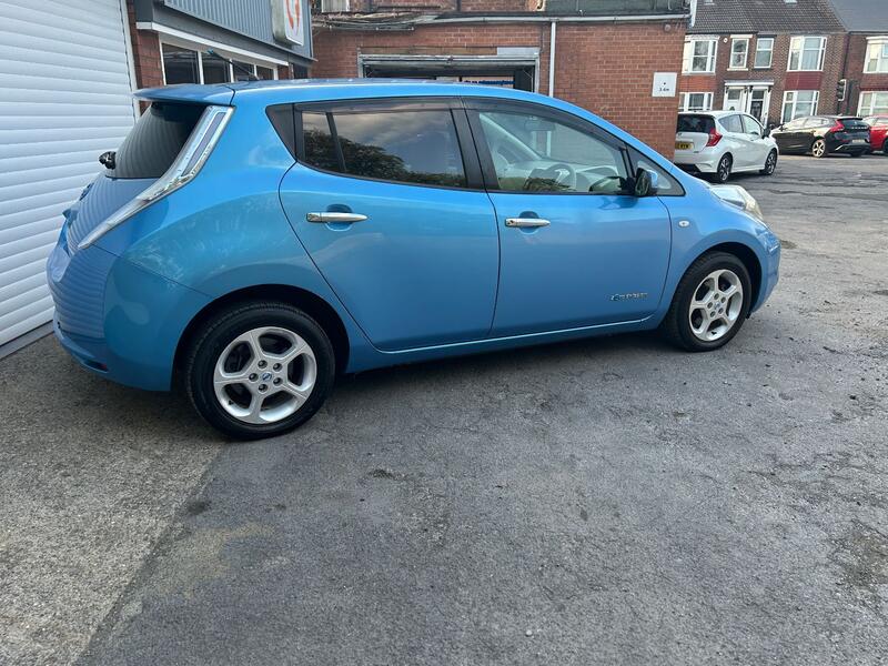 NISSAN LEAF