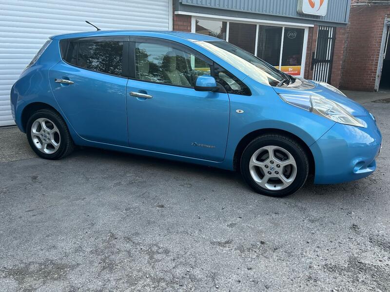 NISSAN LEAF
