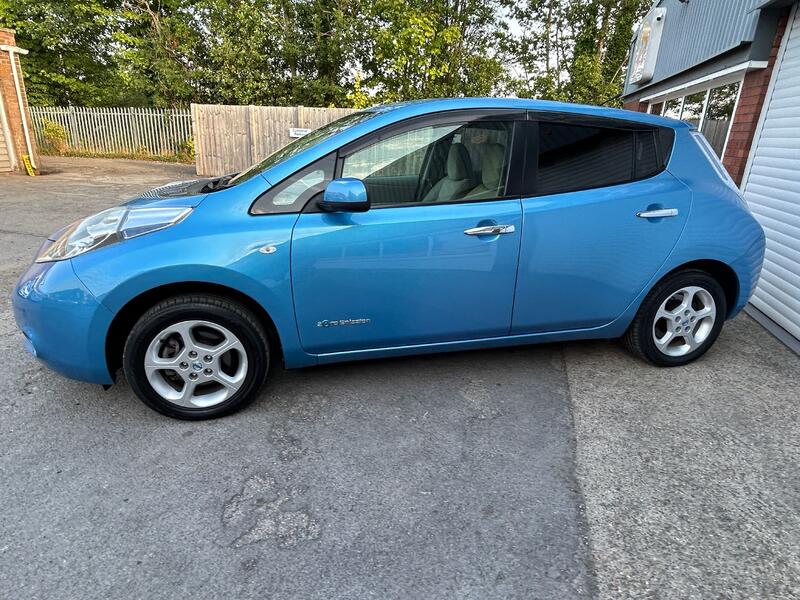 NISSAN LEAF