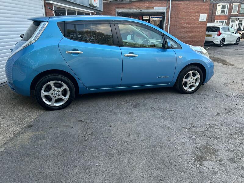 NISSAN LEAF