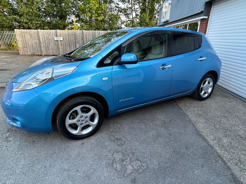 NISSAN LEAF